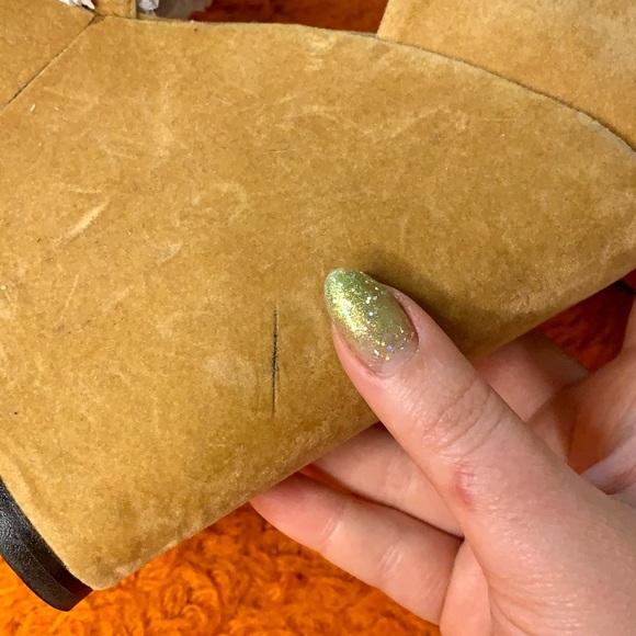 True Vintage 70s Golden Velvet Platform Sandals Size 7.5/8 - Picture 5 of 6